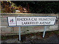 Bilingual street name sign, Larkfield Avenue, Cwmbach