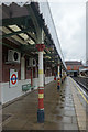 Chigwell : London Underground station platform