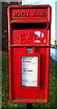 SE8827 : Close up, Elizabeth II postbox on Main Street, Broomfleet by JThomas