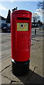 TA0528 : Elizabeth II postbox on Anlaby Road, Hull by JThomas