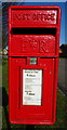 TA0526 : Close up, Elizabeth II postbox on Summergroves Way, Hull by JThomas