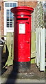 TA0836 : Elizabeth II postbox on Main Street, Wawne by JThomas