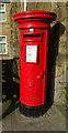 Elizabeth II postbox on Manchester Road, Stocksbridge