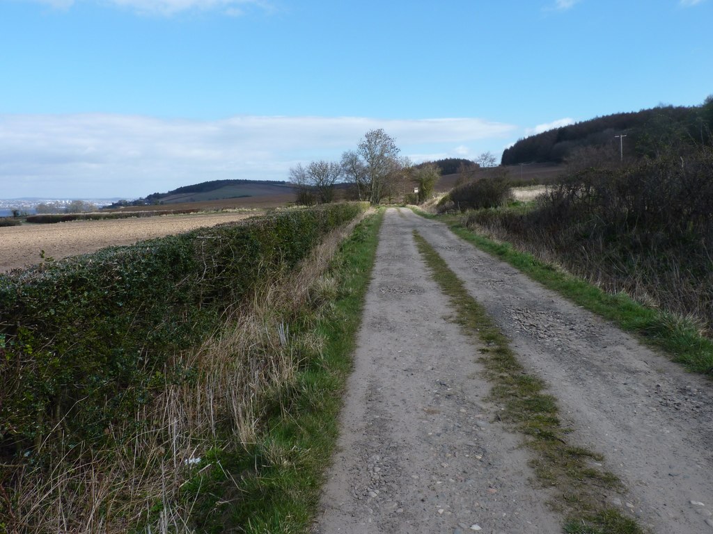 grass-down-the-middle-james-allan-geograph-britain-and-ireland