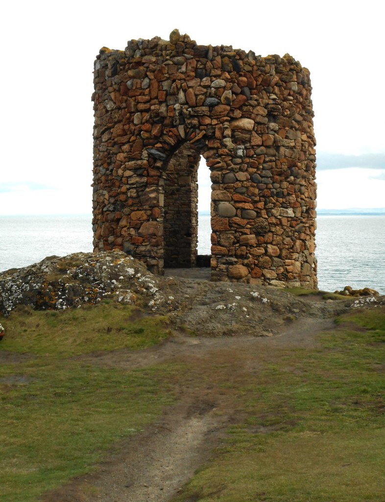 lady-anstruther-s-tower-richard-sutcliffe-geograph-britain-and-ireland