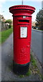 Elizabeth II postbox on Cayley Road, Anlaby