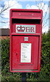 TA0328 : Close up, Elizabeth II postbox on Lowfield Road, Anlaby by JThomas