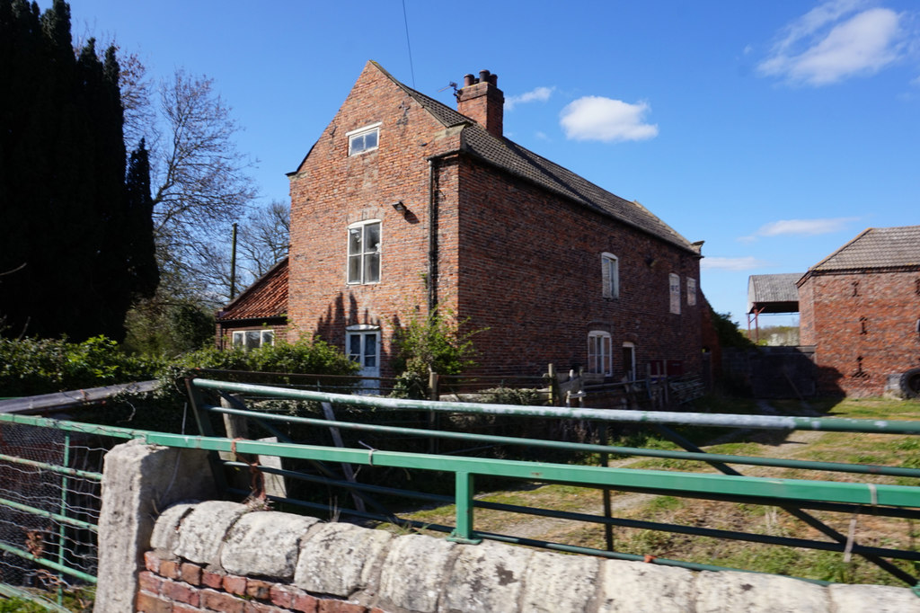 Wood End on Westfield Road © Ian S Geograph Britain and Ireland