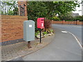 SJ3797 : Elizabeth II postbox on Seeds Lane by JThomas