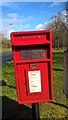 TF1604 : EIIR postbox on David's Lane, Werrington by Paul Bryan