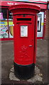 Elizabeth II postbox on Frizlands Lane, Dagenham