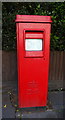 Elizabeth II postbox on New London Road, Chelmsford