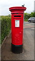 Elizabeth II postbox on Limepit Lane, Cannock