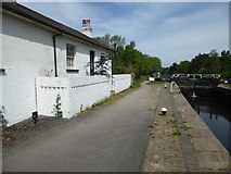 TQ0488 : Canal keeper's cottage at Widewater Lock by Marathon