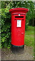 Elizabeth II postbox on Wrexham Road, Pulford