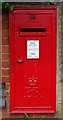 SJ3555 : Elizabeth II postbox on Marford Hill, Marford by JThomas