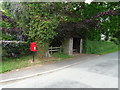 Elizabeth II postbox and bus shelter on Bletchley Road, Moretonwood