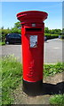 Elizabeth II postbox on Littlewood Green, Studley