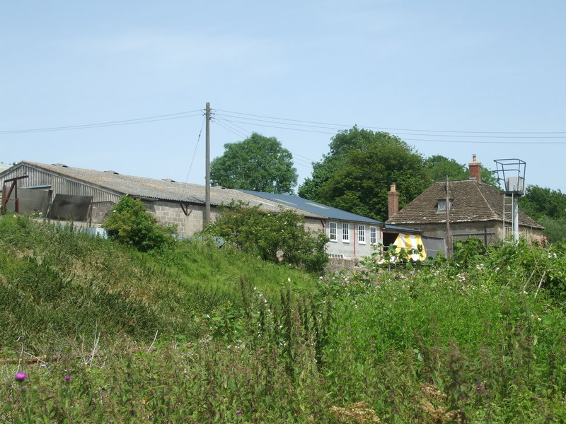 Sheephouse Farm With The Railway Right © Neil Owen Geograph