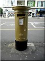 NT2573 : Chris Hoy's gold pillarbox by Richard Sutcliffe