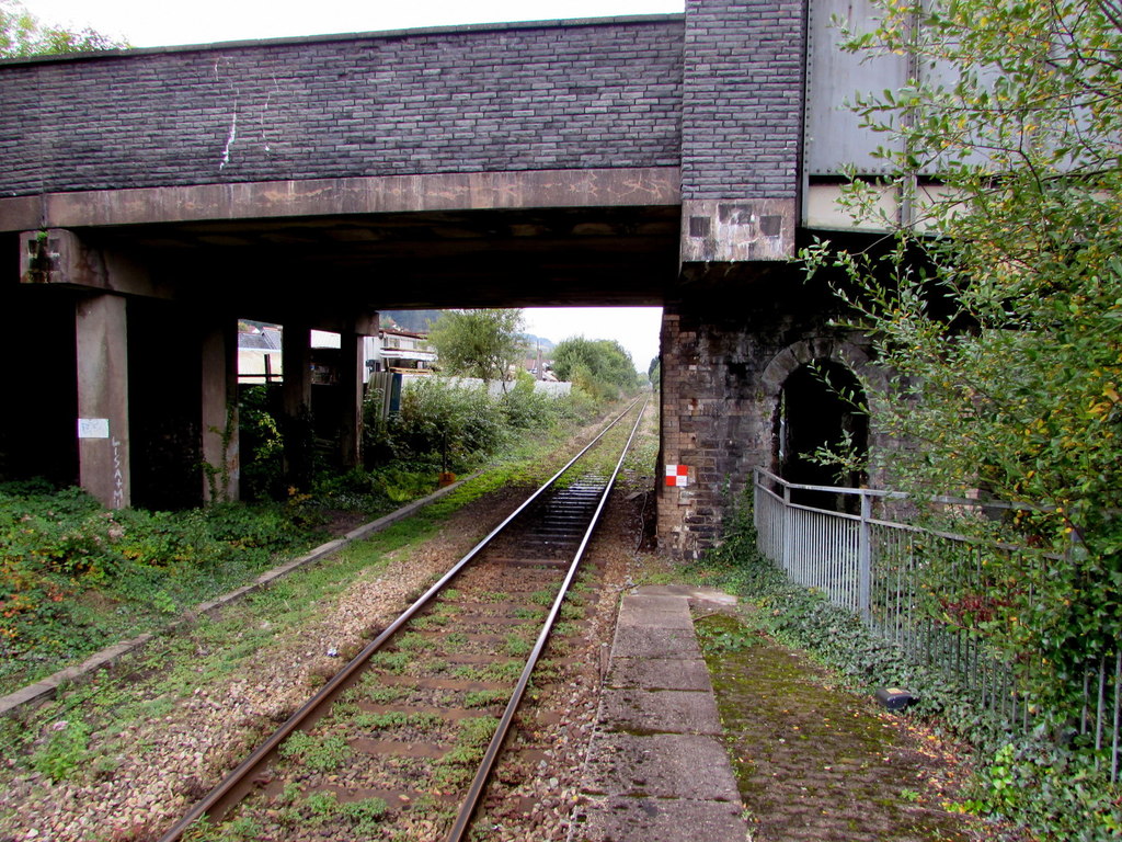 Rhondda Line From Ton Pentre Towards © Jaggery Geograph Britain