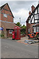 SP2772 : Red part of Castle Green, Kenilworth by Jaggery