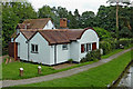SP1869 : Lock cottage west of Turner's Green in Warwickshire by Roger  Kidd