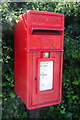 SK2916 : Elizabeth II postbox on Burton Road, Overseal by JThomas
