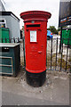 SE6424 : Postbox on High Street, Carlton by Ian S