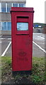 Elizabeth II postbox on Essex Road, Hoddesdon