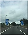 SP1272 : M40 merge signage by Dave Thompson