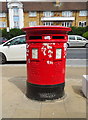 Double aperture Elizabeth II postbox on Kingsbury Road