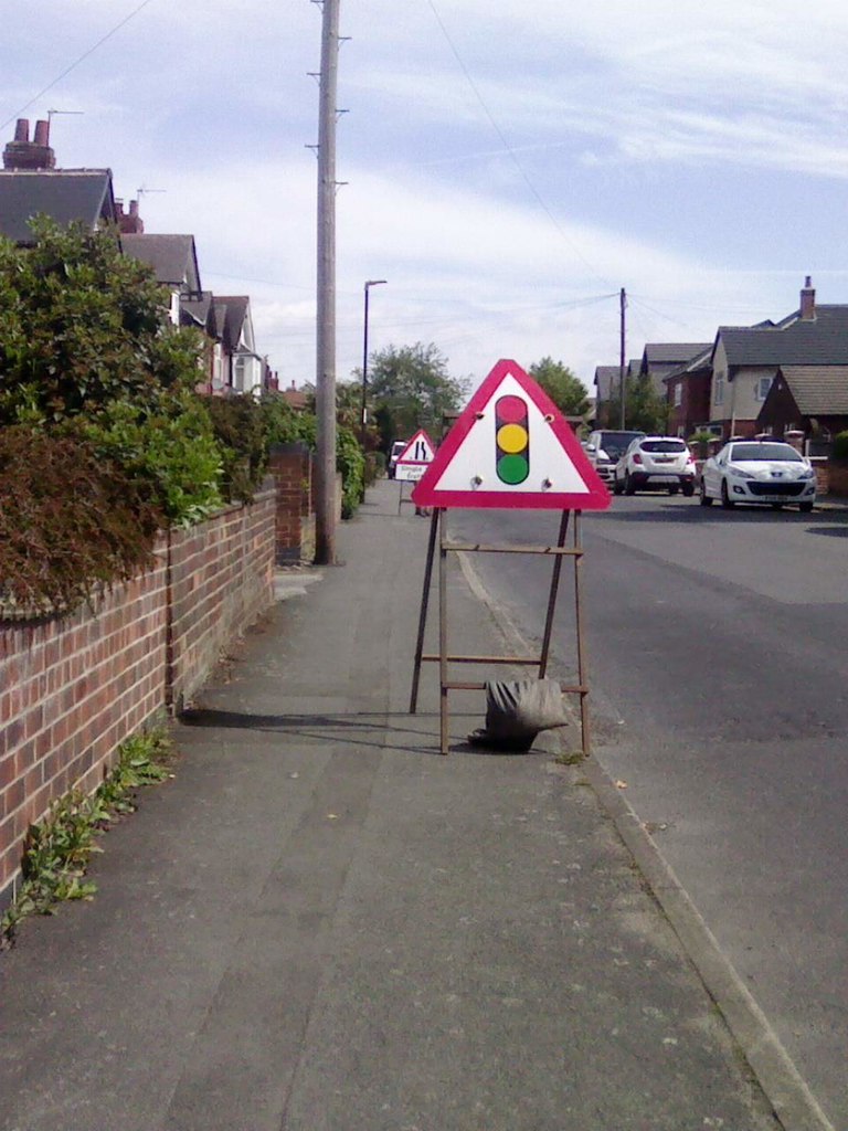 uk-temporary-traffic-lights-ahead-sign-gary-geograph-britain-and