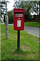 Elizabeth II postbox on The Green, Blakesley