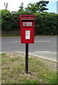 Elizabeth II postbox on Rowley Hill, Sturmer