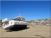 SW5140 : St Ives harbour at low tide by Roy Hughes
