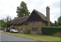 SU4398 : Thatched house on Abingdon Road, Tubney by JThomas