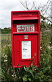 Elizabeth II postbox on Faringdon Road, Oakley Park