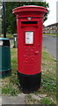 Elizabeth II postbox on Brookside, East Hanney