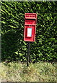 Elizabeth II postbox on Grendon Road