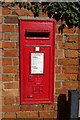 Elizabeth II postbox on Oxford Road, Banbury