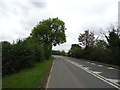 Approaching a bend on Stratford Road, Shipston-on-Stour