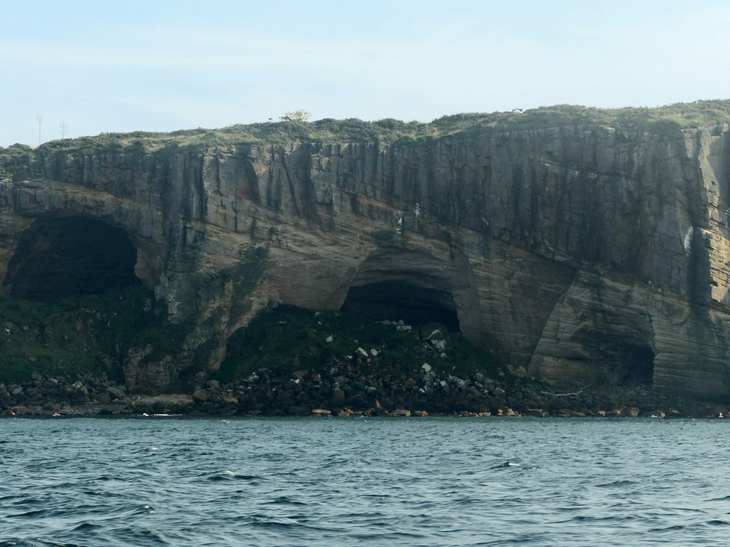 Cliffs near the Gordonstoun Tower © Alan Murray-Rust :: Geograph ...