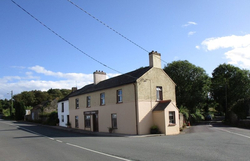 House on the corner, Minane Bridge © Jonathan Thacker :: Geograph Ireland