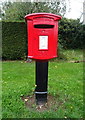 ST3789 : Elizabeth II postbox on Chepstow Road, Langstone by JThomas