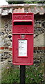 Elizabeth II postbox, Upper Woodford