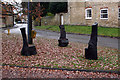 Carved seats, Village Green, Hall Lane, Branston