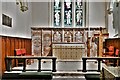 Busbridge Parish Church: The altar