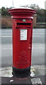 TA1129 : Elizabeth II postbox on Hedon Road, Hull by JThomas