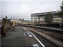SE0641 : Platforms 3 and 4, Keighley railway station by Richard Vince